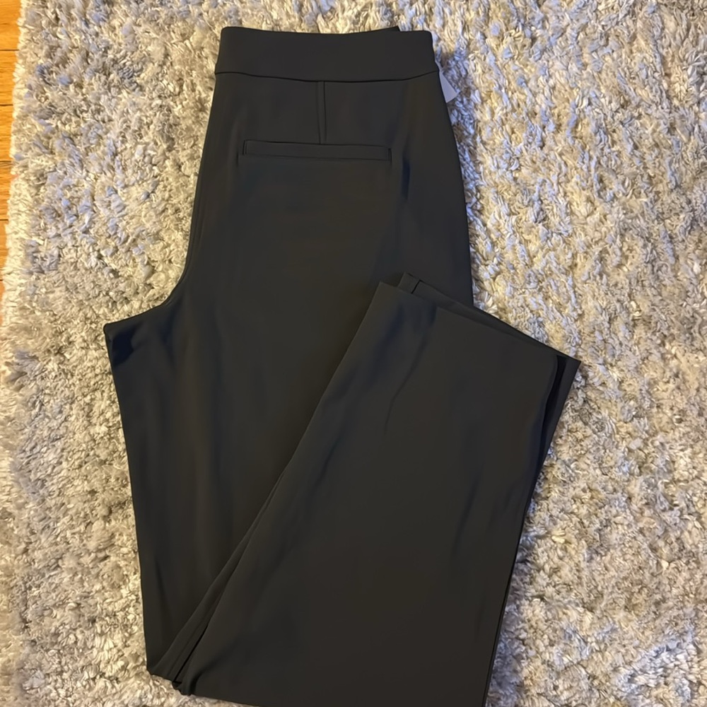 Tapered-Leg Mid-Rise 7/8 Pant *Luxtreme - Picture 6 of 11